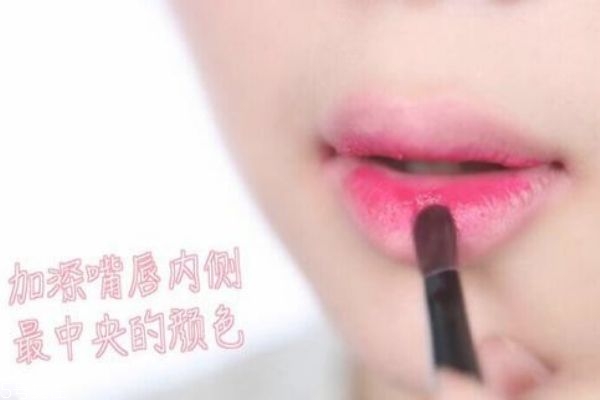 最新口紅涂法教程,輕松打造完美唇妝技巧