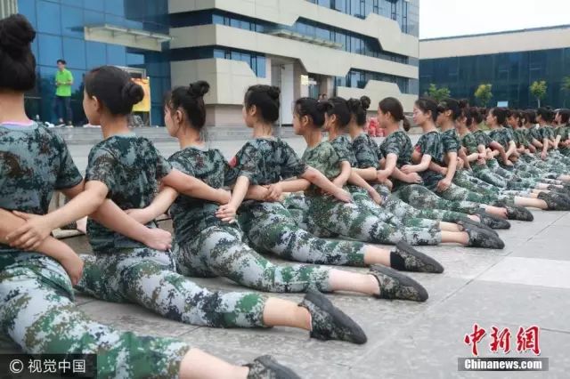 獨家揭秘,探索小巷深處的軍訓新風尚——2025軍訓最新視頻亮相!