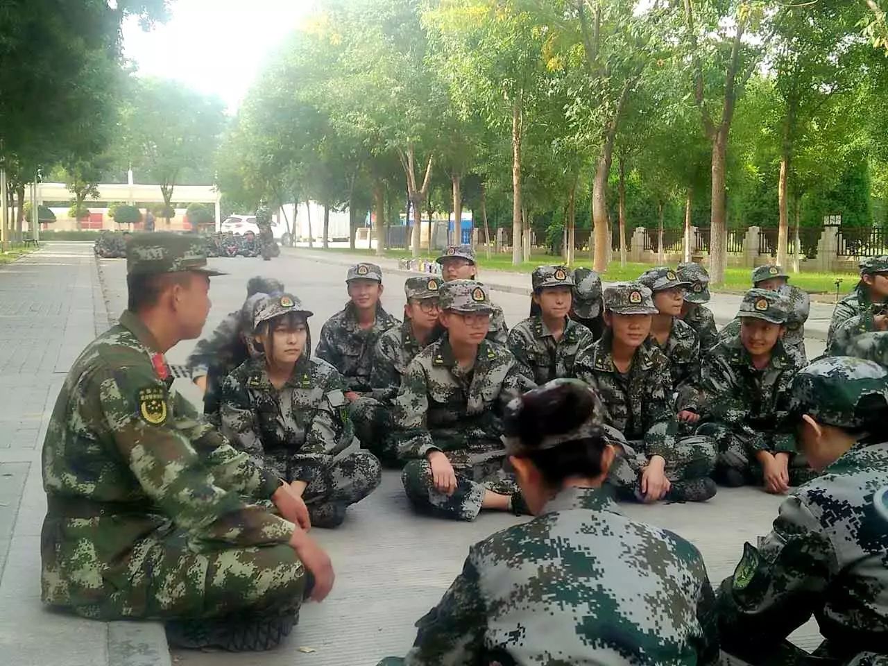 獨家揭秘,探索小巷深處的軍訓新風尚——2025軍訓最新視頻亮相!