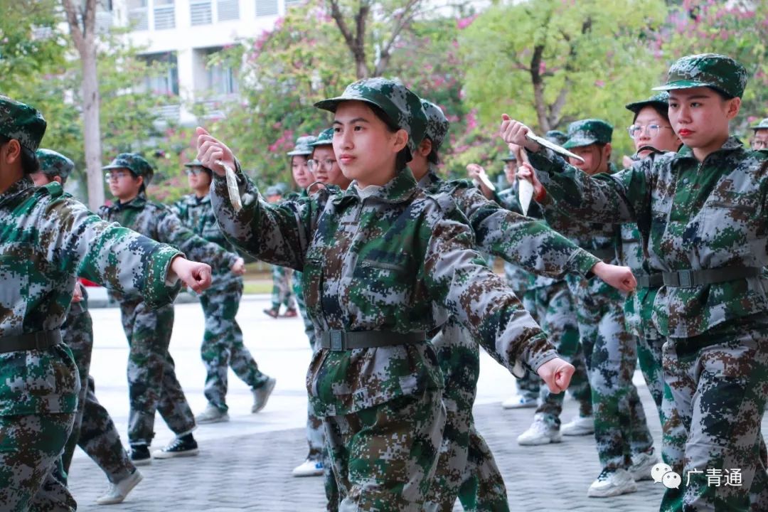 獨家揭秘,探索小巷深處的軍訓新風尚——2025軍訓最新視頻亮相!